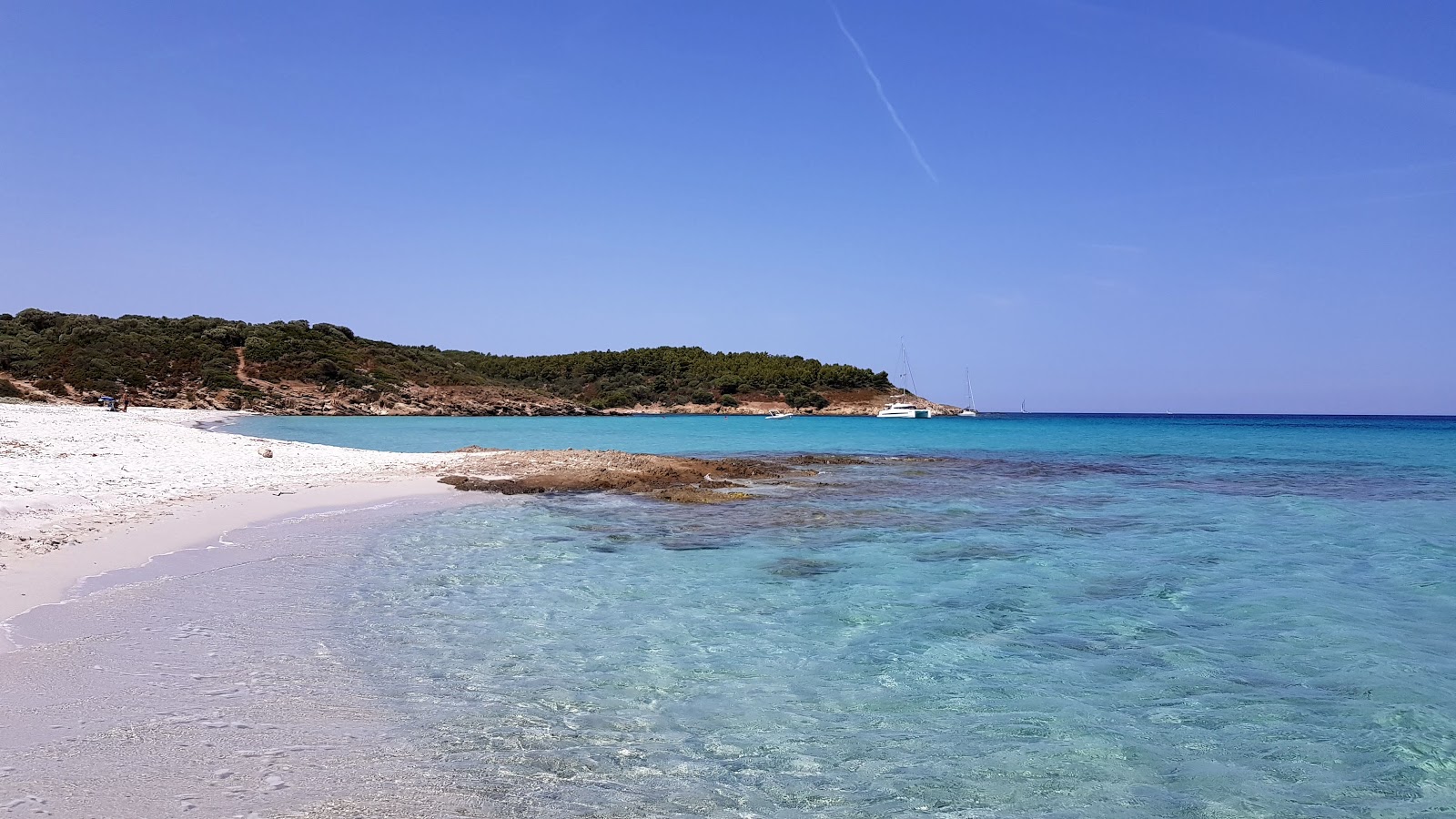 Zdjęcie Ghignu beach położony w naturalnym obszarze