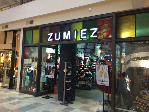 Zumiez, 918 Lloyd Center b118, Portland, OR 97232, USA, 