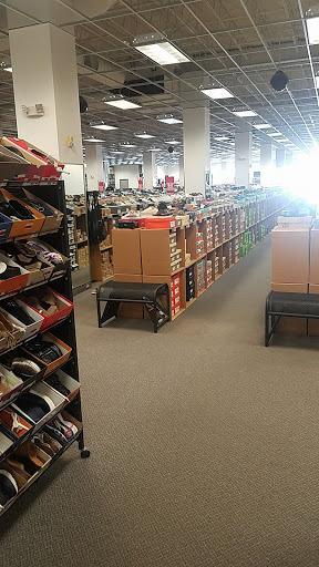 Shoe Store «Off Broadway Shoe Warehouse», reviews and photos, 8600 Ward Pkwy, Kansas City, MO 64114, USA