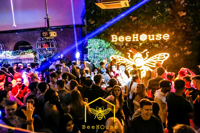 Comments and reviews of BeeHouse