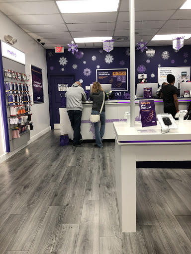 Cell Phone Store «MetroPCS Authorized Dealer», reviews and photos, 2825 Garden St, Titusville, FL 32796, USA
