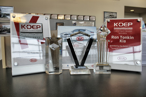 Kia Dealer «Ron Tonkin Kia», reviews and photos, 19335 SE McLoughlin Blvd, Gladstone, OR 97027, USA