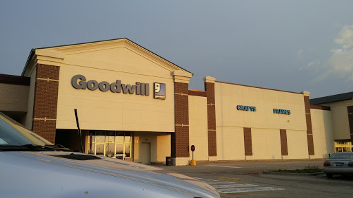 Thrift Store «Goodwill Industries McHenry», reviews and photos, 2006 N Richmond Rd, McHenry, IL 60051, USA