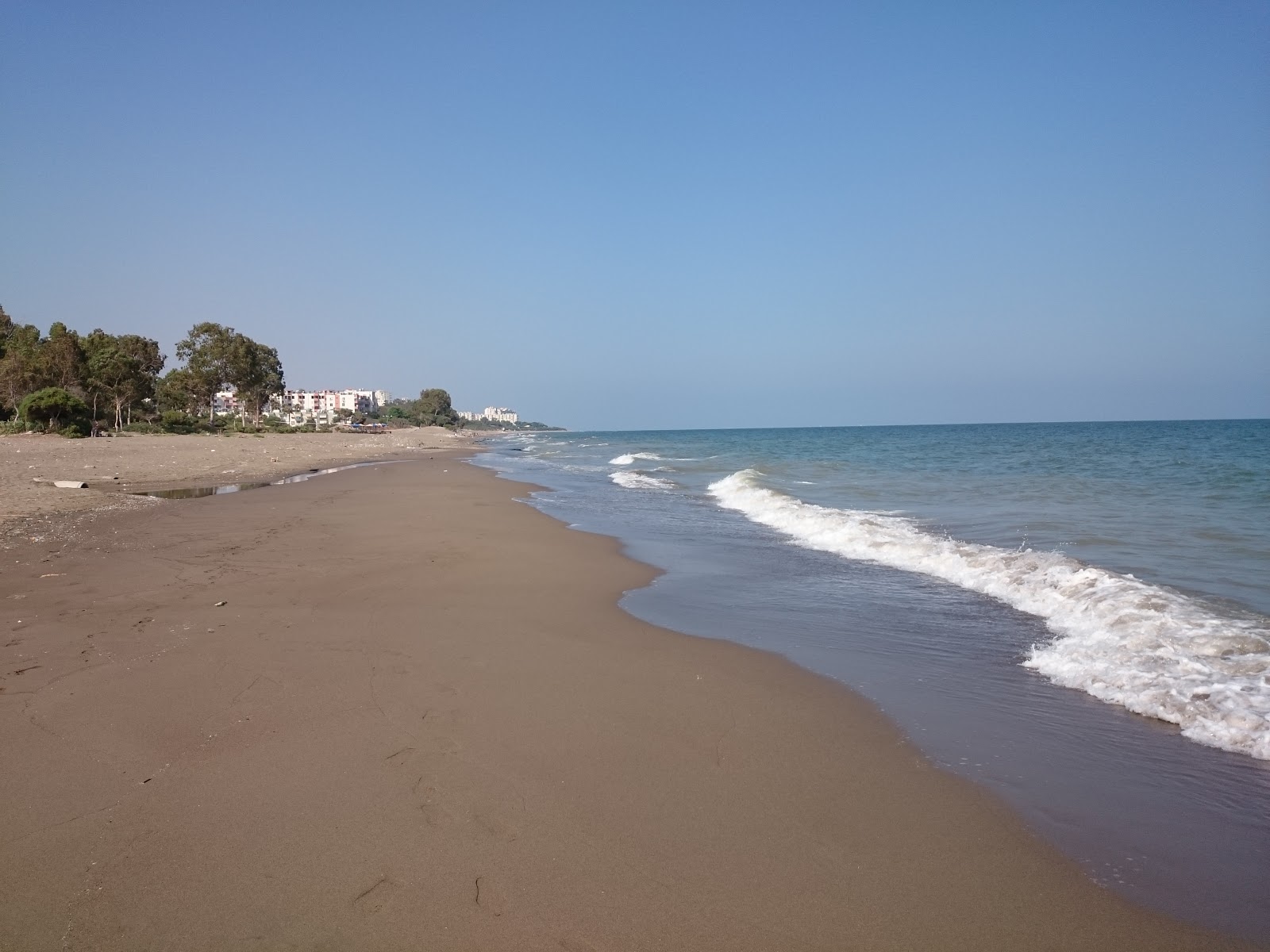 Foto di Mezitli beach con dritto e lungo