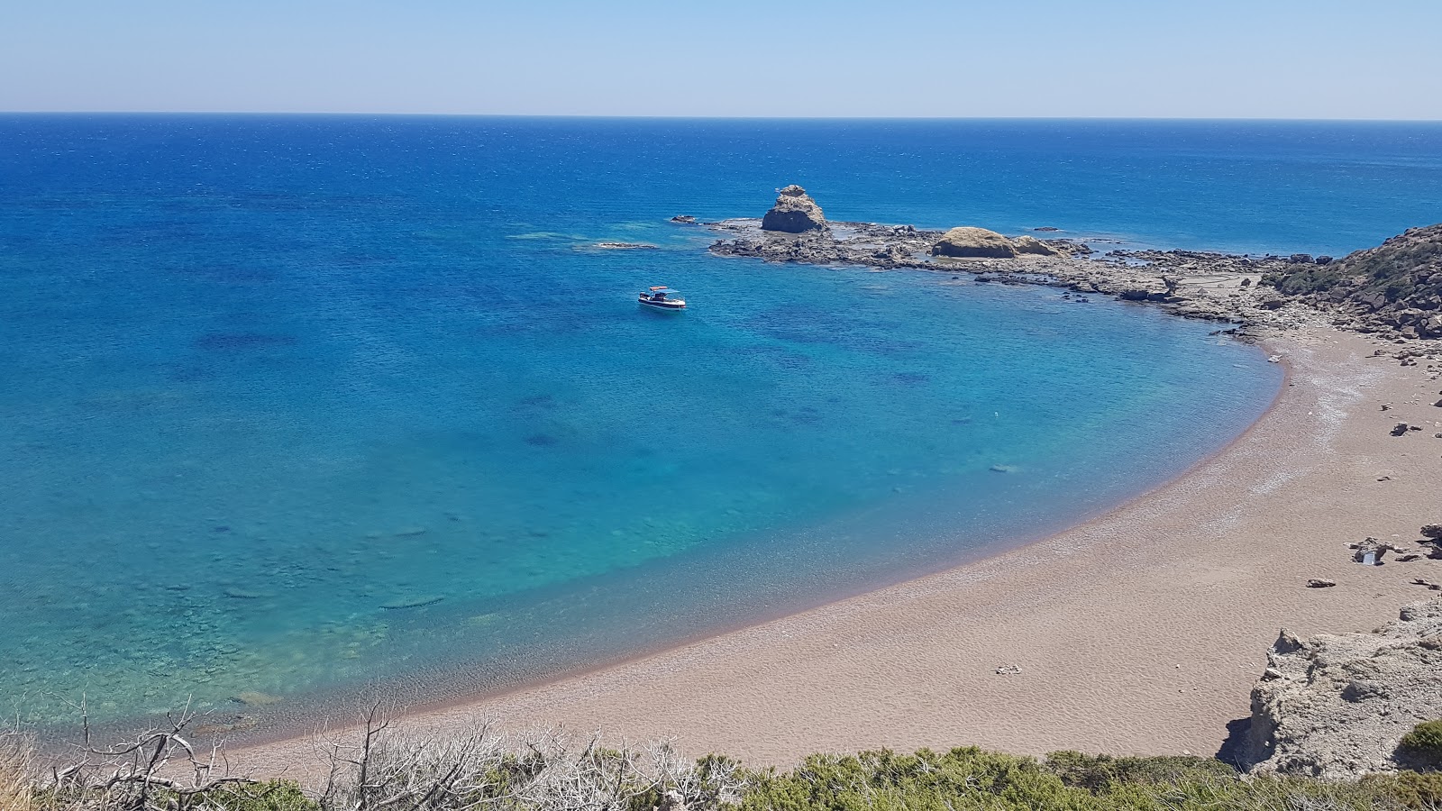 Foto de Paralia Plimmiriou II com areia clara e seixos superfície