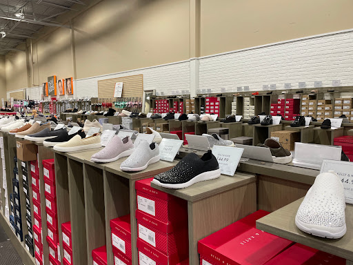 Shoe Store «DSW Designer Shoe Warehouse», reviews and photos, 4741 Ashford Dunwoody Rd, Dunwoody, GA 30338, USA