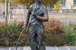 Statue Charlie Chaplin image