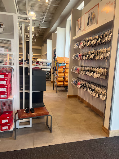 Shoe Store «DSW Designer Shoe Warehouse», reviews and photos, 43713 W Oaks Dr, Novi, MI 48377, USA
