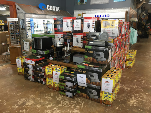 Sporting Goods Store «Bowie Outfitters», reviews and photos, 8630 Perkins Rd, Baton Rouge, LA 70810, USA