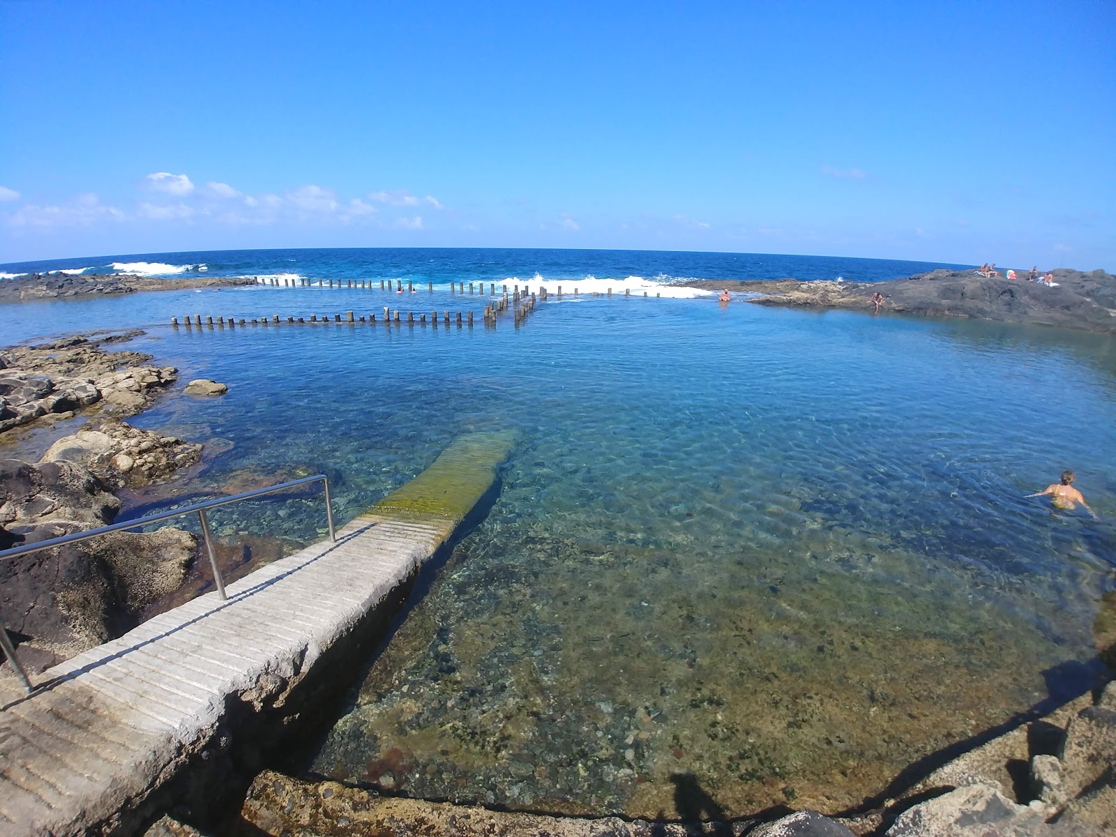 Foto van Roque prieto pools met stenen oppervlakte