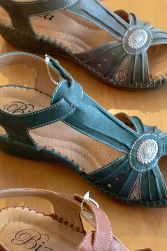 Shoe Store «Shoe Mill», reviews and photos, 8616 SE Sunnyside Rd, Clackamas, OR 97015, USA