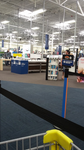 Electronics Store «Best Buy», reviews and photos, 2055 N Tomahawk Island Dr, Portland, OR 97217, USA
