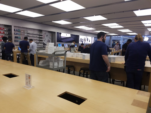 Computer Store «Apple Willow Grove Park», reviews and photos, 2500 W Moreland Rd, Willow Grove, PA 19090, USA