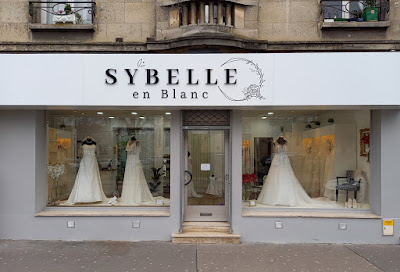Sybelle en Blanc à Reims