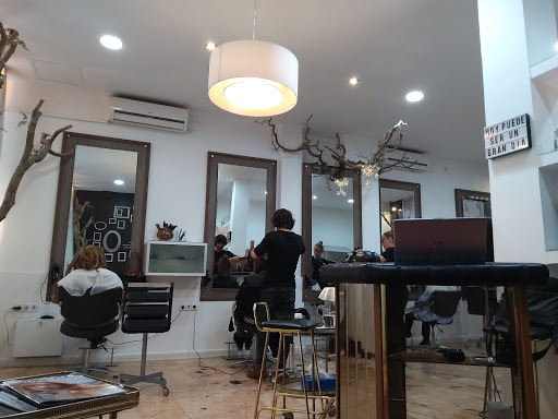 Información y opiniones sobre Calderón Peluquería de Sevilla