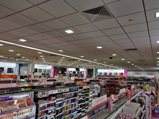 Cosmetics Store «Ulta Beauty», reviews and photos, 2155 W 22nd St #7, Oak Brook, IL 60523, USA