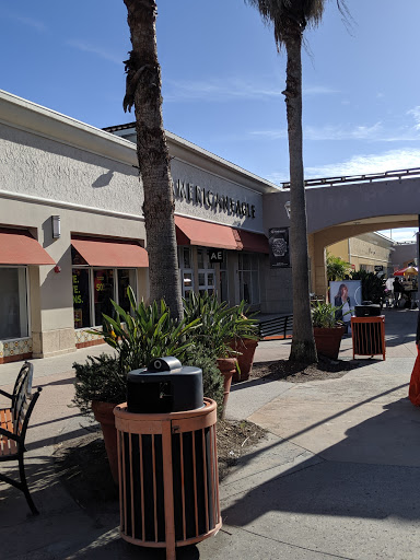 Clothing Store «AEO Factory Store», reviews and photos, 8200 Vineland Ave Suite 101, Orlando, FL 32821, USA