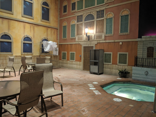 Water Park «Venetian Waterpark at Holiday Inn Hotel Maple Grove/Arbor Lakes», reviews and photos, 11801 Fountains Way, Osseo, MN 55369, USA