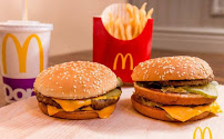 Aliment-réconfort du Restaurant de hamburgers McDonald's à Paris - n°2