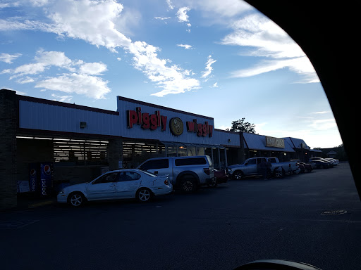 Grocery Store «Piggly Wiggly», reviews and photos, 940 Wayne Rd, Savannah, TN 38372, USA