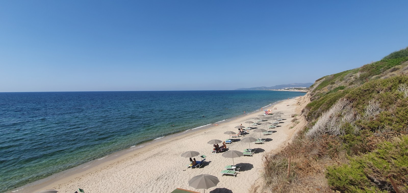 Foto de Spiaggia La Ciaccia com praia espaçosa