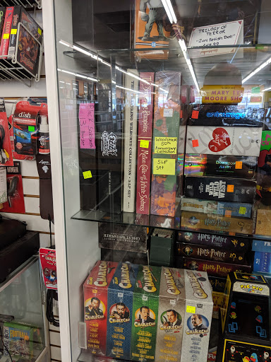 Shopping Mall «Hillcrest Shopping Center», reviews and photos, 1701 N Larkin Ave, Crest Hill, IL 60403, USA