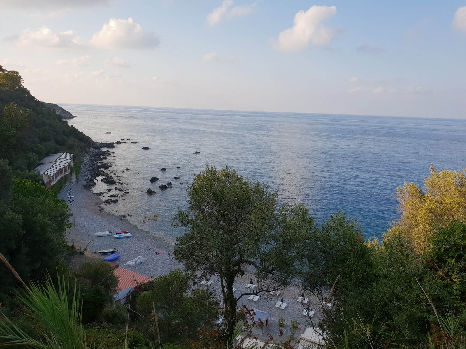 Spiaggia Brignulari'in fotoğrafı turkuaz saf su yüzey ile