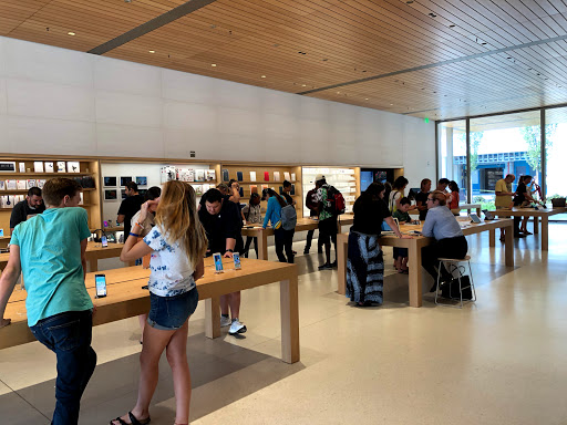 Computer Store «Apple University Village», reviews and photos, 2656 NE University Village St, Seattle, WA 98105, USA