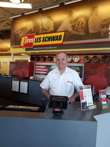 Tire Shop «Les Schwab Tire Center», reviews and photos, 58405 Columbia River Hwy, St Helens, OR 97051, USA