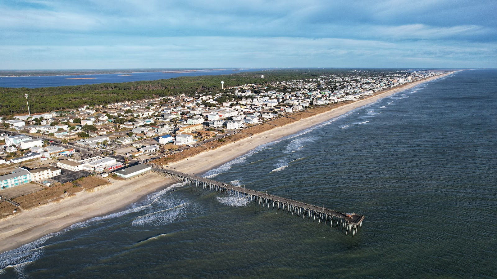 Kure beach'in fotoğrafı - rahatlamayı sevenler arasında popüler bir yer