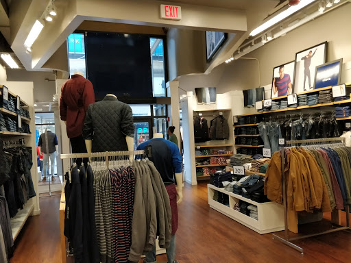 Clothing Store «Gap Outlet», reviews and photos, 411 Washington St, Boston, MA 02110, USA