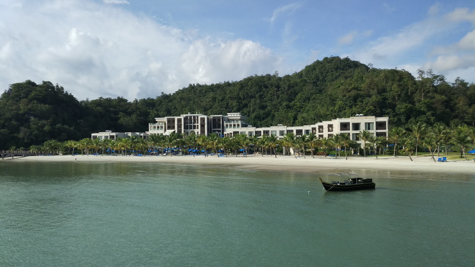 Photo of Beringin Beach and the settlement