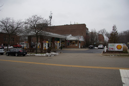 Gas Station «Lake Forest Shell», reviews and photos, 193 E Deerpath Rd, Lake Forest, IL 60045, USA