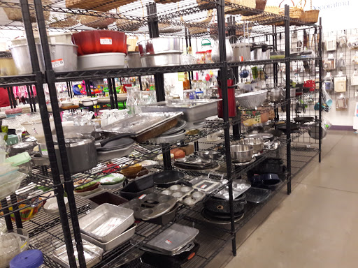 Thrift Store «99th & Camelback Goodwill Retail Store & Donation Center», reviews and photos, 10005 W Camelback Rd, Phoenix, AZ 85037, USA