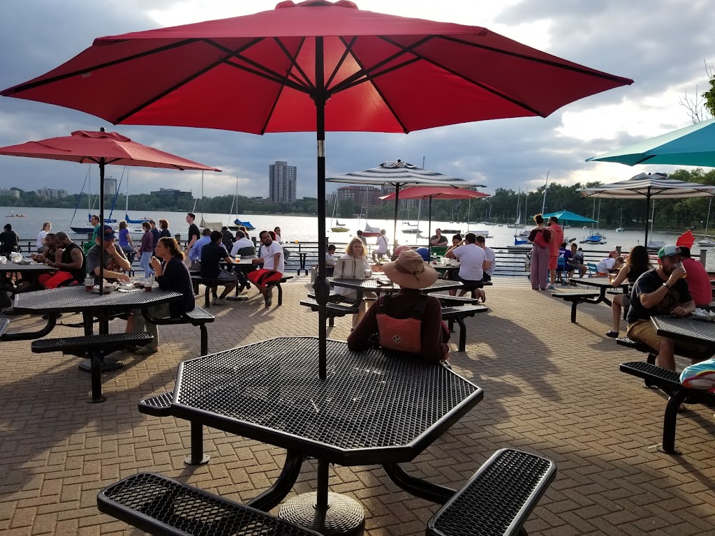 Lola On The Lake 55408