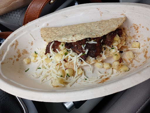 Mexican Restaurant «Chipotle Mexican Grill», reviews and photos, 1390 S Cooper St #100, Arlington, TX 76013, USA