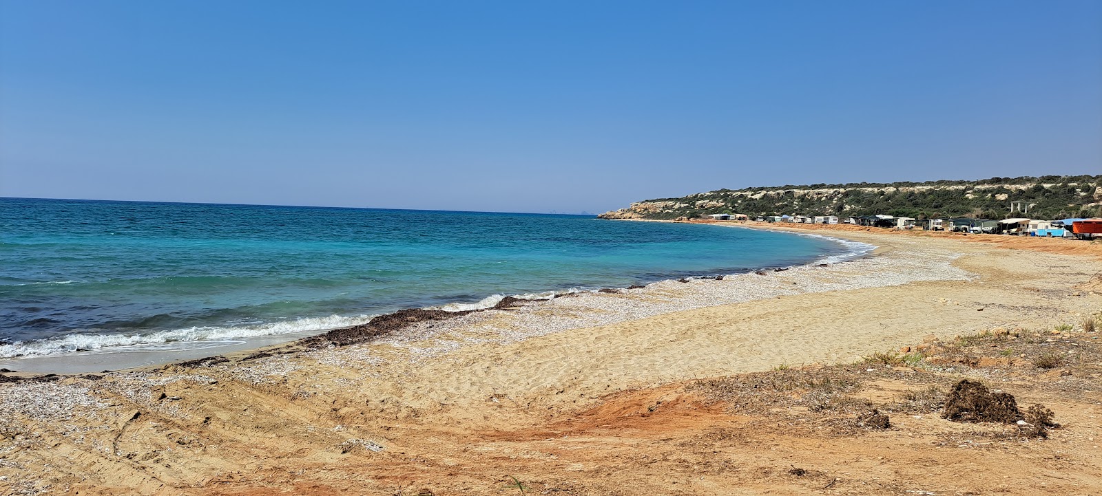 Foto de Cayirova Sahil Beach con arena beige y guijarros superficie