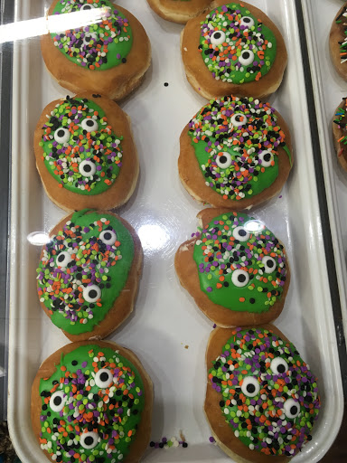 Bakery «Krispy Kreme Doughnuts», reviews and photos, 208 W 14 Mile Rd, Troy, MI 48083, USA