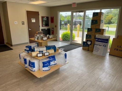 Self-Storage Facility «Life Storage», reviews and photos, 6 Smith Ln, Londonderry, NH 03053, USA