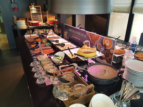 Petit déjeuner hôtels CAMPANILE Hôtel & Restaurant 46000 Cahors