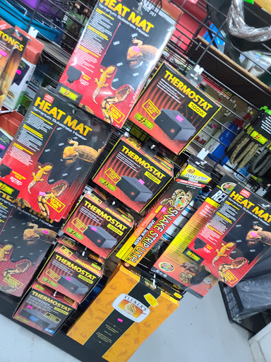 Pet Store «CUSTOM CREATURES PET SHOP», reviews and photos, 10727 N 19th Ave, Phoenix, AZ 85029, USA