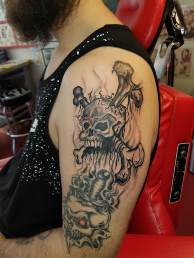 Tattoo Shop «Sideshow Tattoo Company», reviews and photos, 700 SW 4th Pl, Renton, WA 98057, USA