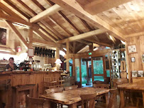 Atmosphère du Restaurant français Restaurant La Ferme des 3 Ours à Vallorcine - n°20