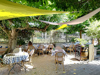 Atmosphère du Restaurant Le Petit Cèdre à Vulaines-sur-Seine - n°11