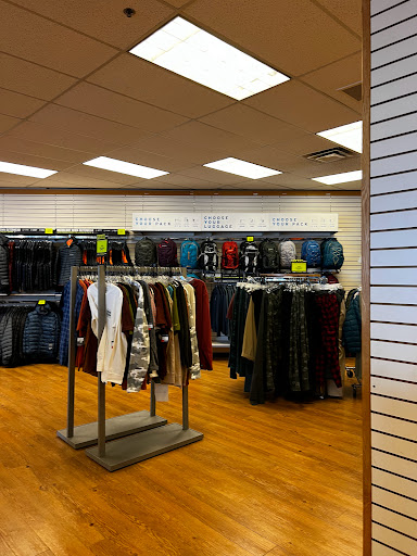 Clothing Store «Eddie Bauer Outlet», reviews and photos, 8130 Factory Shops Blvd, Jeffersonville, OH 43128, USA