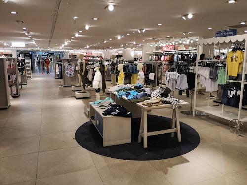 Magasin de vêtements H&M Marseille