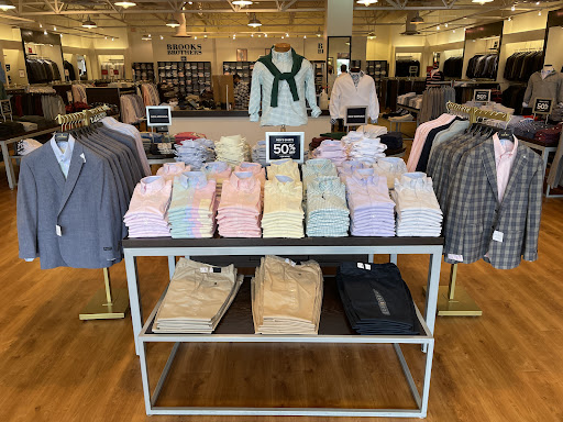 Clothing Store «Brooks Brothers Factory Outlet», reviews and photos, 820 W Stacy Rd, Allen, TX 75013, USA