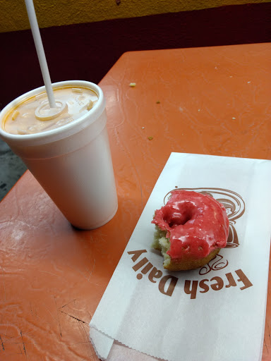 Donut Shop «Donut Hut», reviews and photos, 2025 W Magnolia Blvd, Burbank, CA 91506, USA