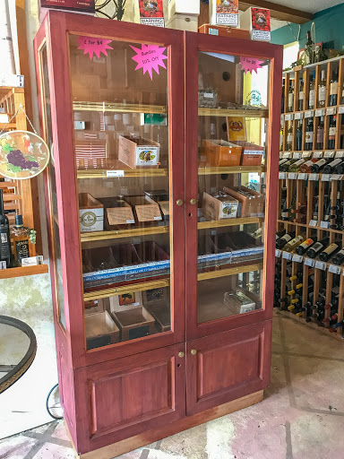 Wine Store «Wine Cellars of Mt Dora», reviews and photos, 2385 W Old US Hwy 441, Mt Dora, FL 32757, USA