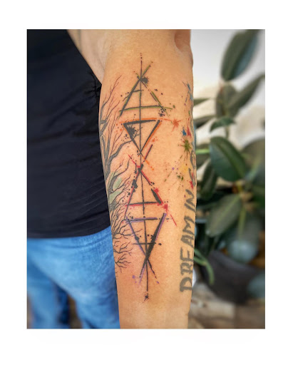 Explore flower spine tattoo ideas, creative tattoo ideas in Moline, available at ARTIST AIMEE TATTOOS - AF Tattoo Studio